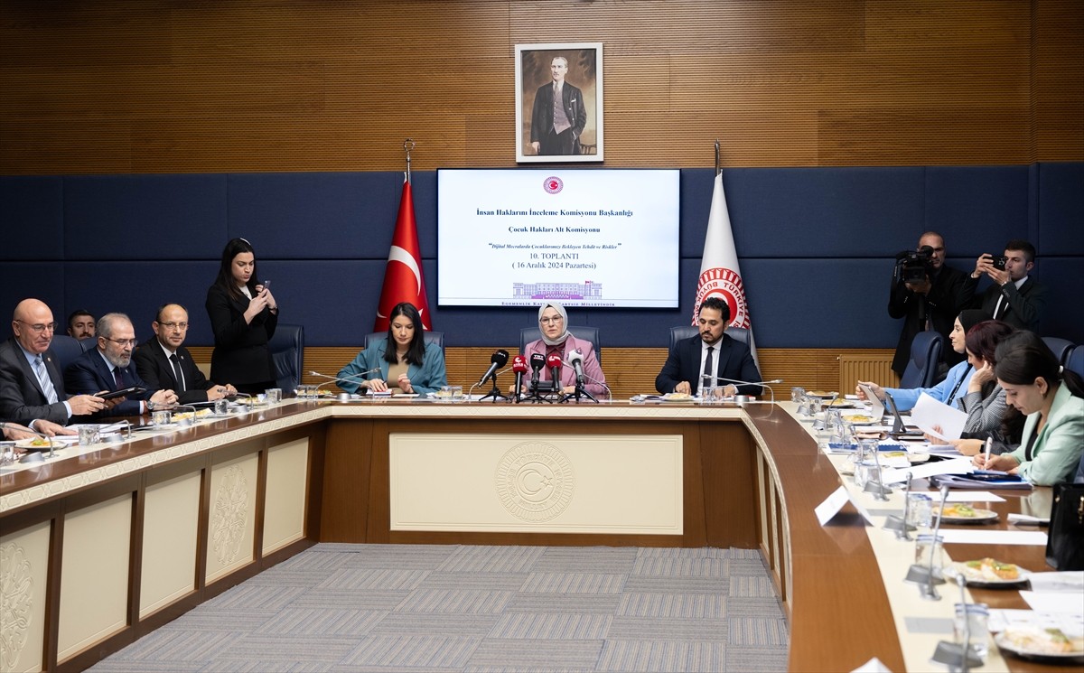 Çocuk Hakları Alt Komisyonu, AK Parti Kocaeli Milletvekili Radiye Sezer Katırcıoğlu başkanlığında...