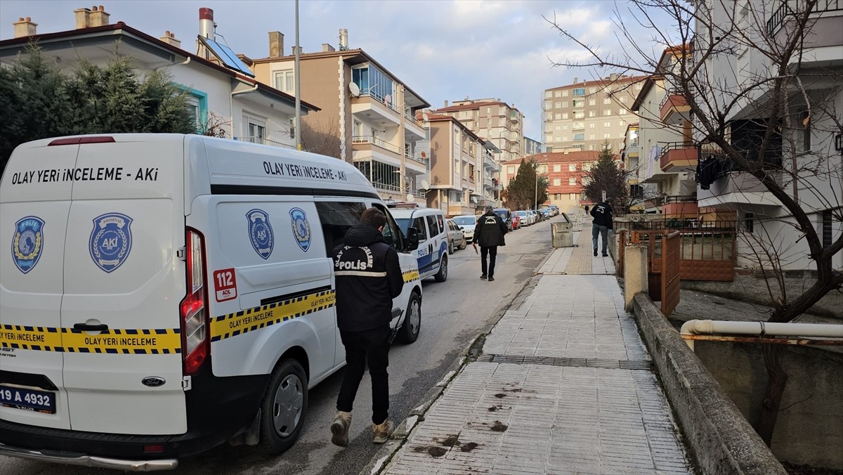 Çorum'da bir eve silahlı saldırı düzenlenmesi ve bir otomobile baltayla saldırılmasıyla ilgili 3...