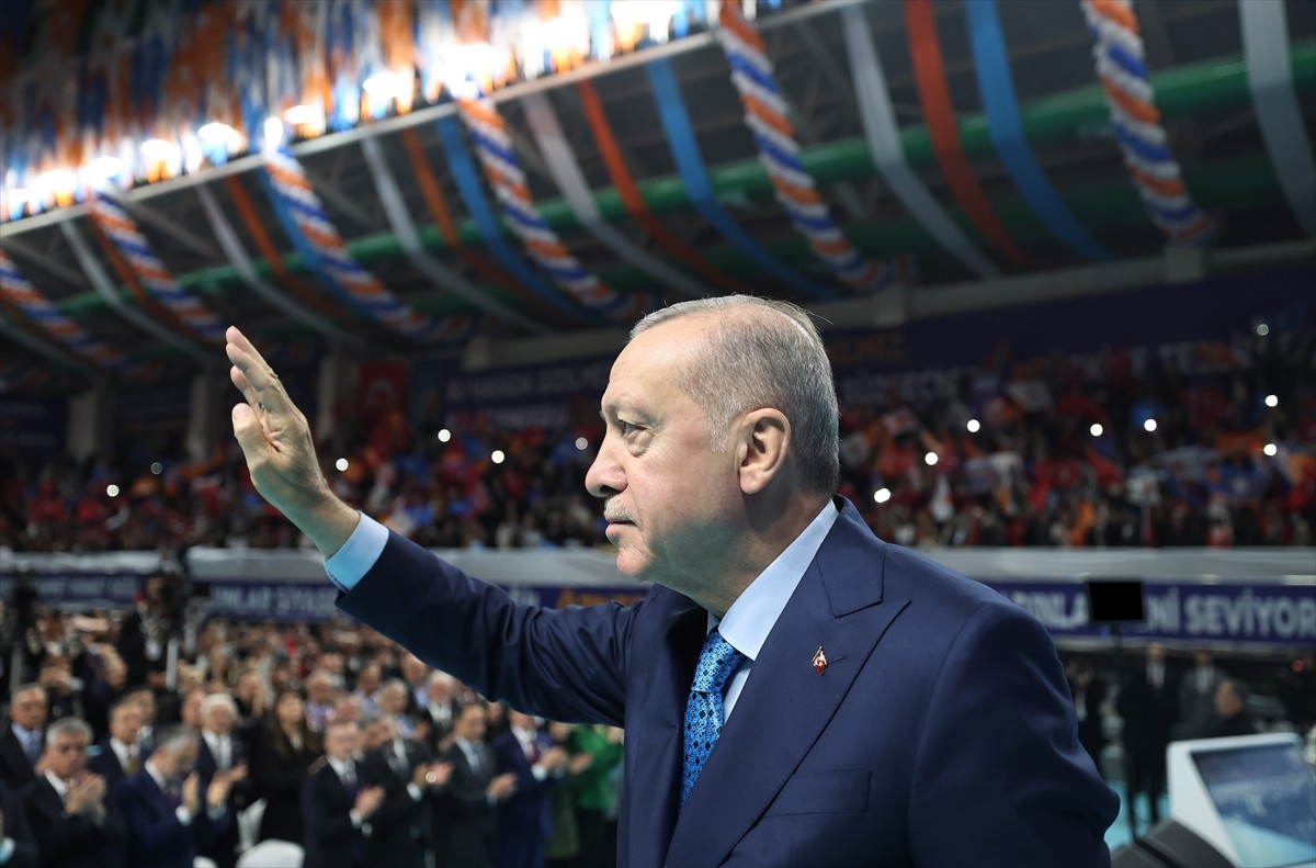 Cumhurbaşkanı ve AK Parti Genel Başkanı Recep Tayyip Erdoğan, partisinin Artuklu Spor Salonu'nda...