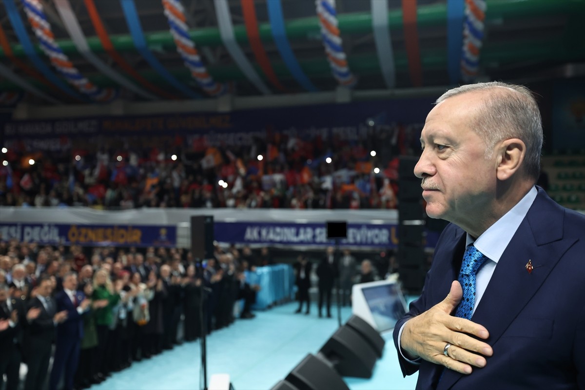 Cumhurbaşkanı ve AK Parti Genel Başkanı Recep Tayyip Erdoğan, partisinin Artuklu Spor Salonu'nda...