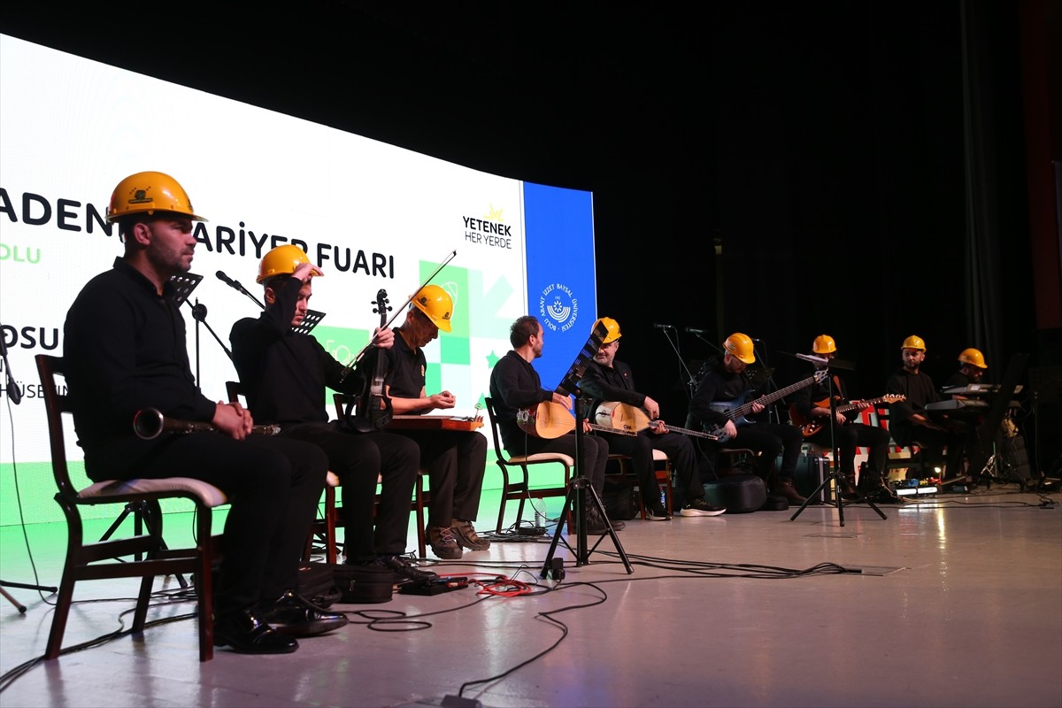 Cumhurbaşkanlığı İnsan Kaynakları Ofisinin koordinasyonunda, genç yetenekler ile iş dünyası...