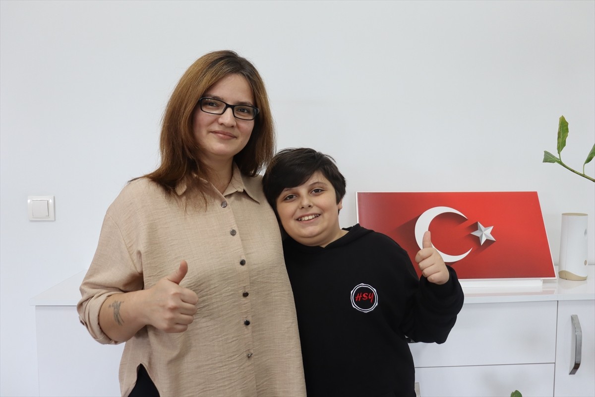 Denizli'nin Merkezefendi ilçesinde yaşayan ve Amerikan Matematik Olimpiyatı'nda birinci olan 10...