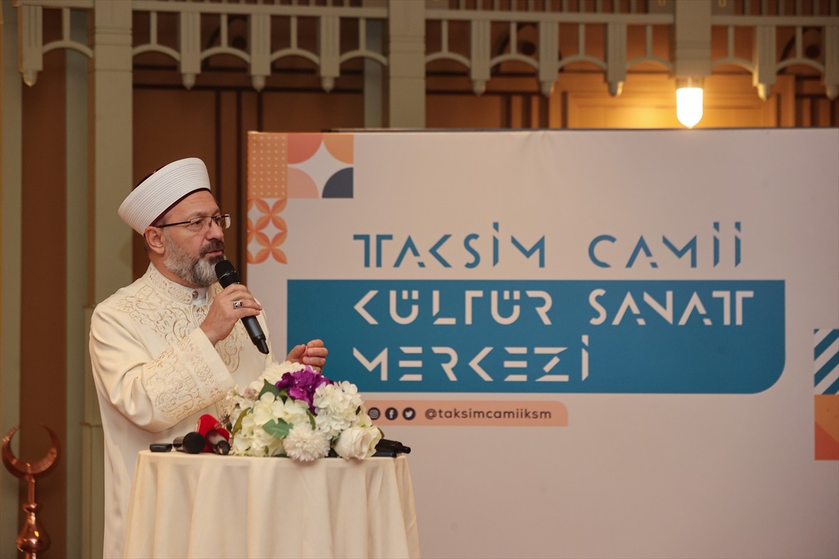 Diyanet İşleri Başkanı Ali Erbaş, Dünya Dergiler Birliği (DERGİBİR) tarafından düzenlenen 15....