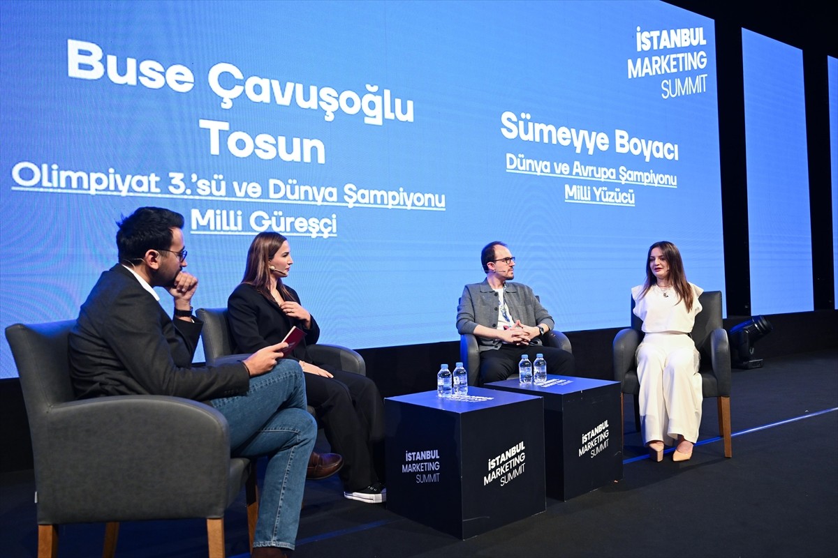 Dünya Güreş Birliği (UWW) tarafından "yılın en iyi kadın güreşçisi" seçilen milli sporcu Buse...