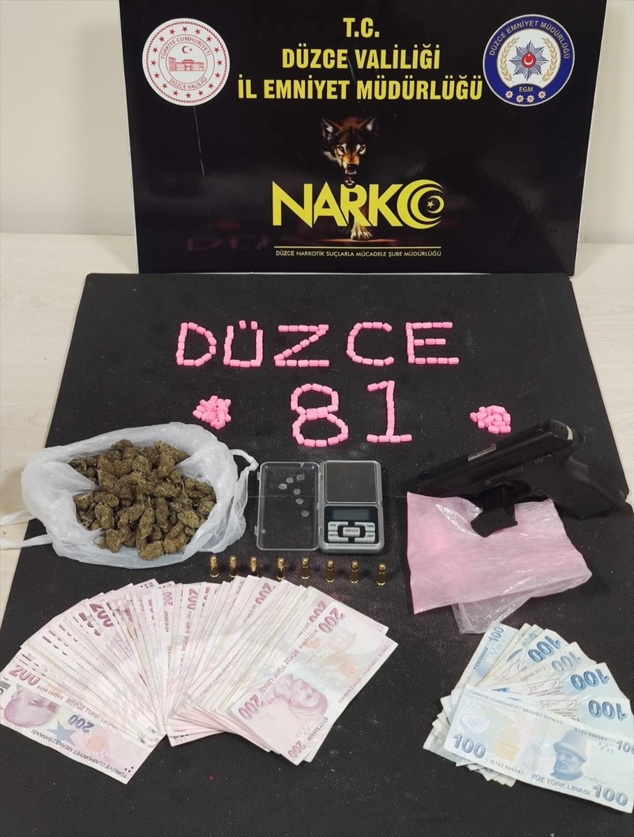 Düzce'de düzenlenen uyuşturucu operasyonunda gözaltına alınan 2 zanlı tutuklandı. Operasyonda 75...