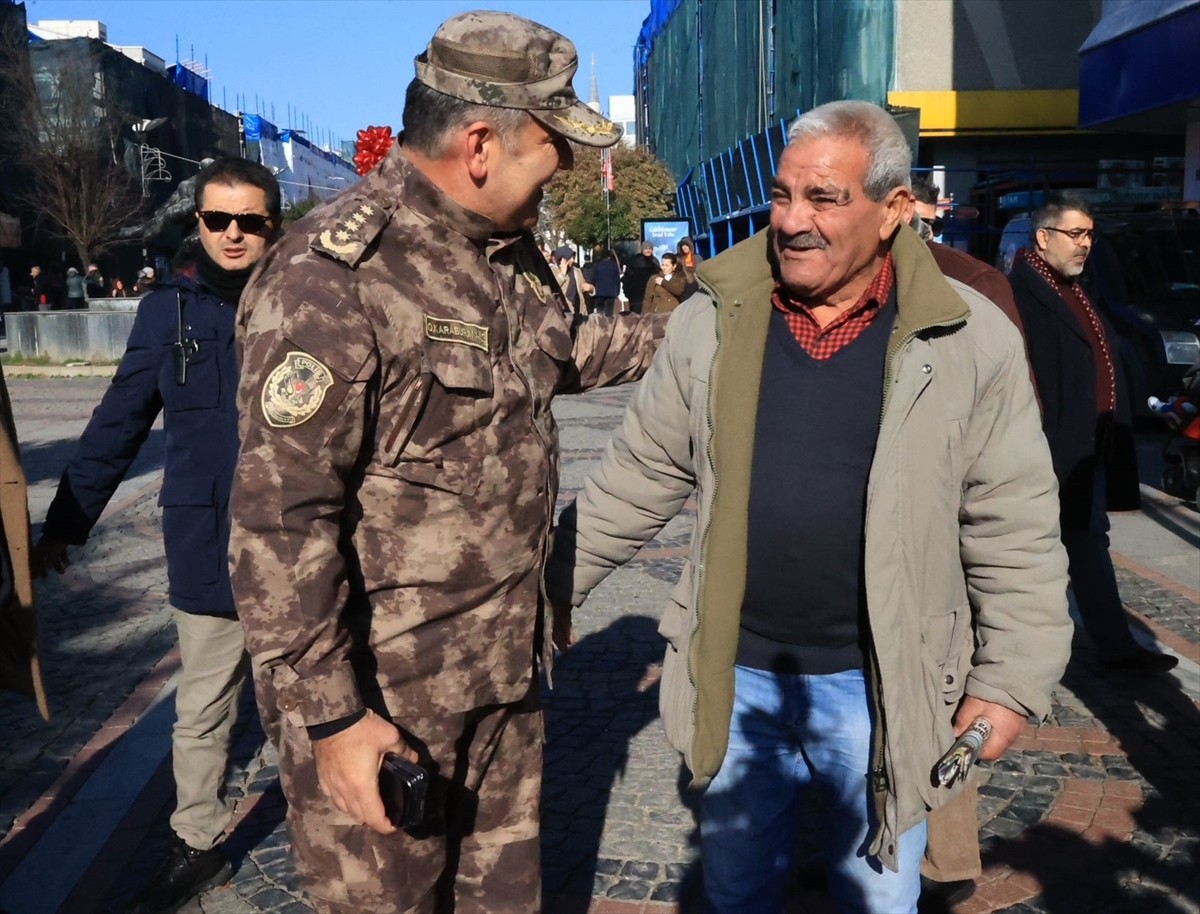 Edirne'de polis ekiplerince Mobil Plaka Tanıma Sistemi (MPTS) ile yılbaşı denetimi...
