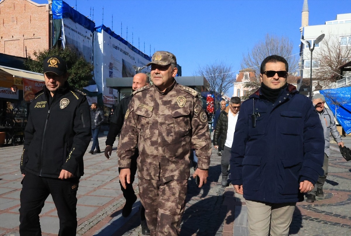 Edirne'de polis ekiplerince Mobil Plaka Tanıma Sistemi (MPTS) ile yılbaşı denetimi...
