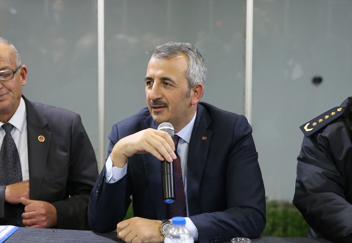 Edirne Valisi Yunus Sezer, devamsızlık yapan öğrencilerin azaltılmasına yönelik çalışmaların...