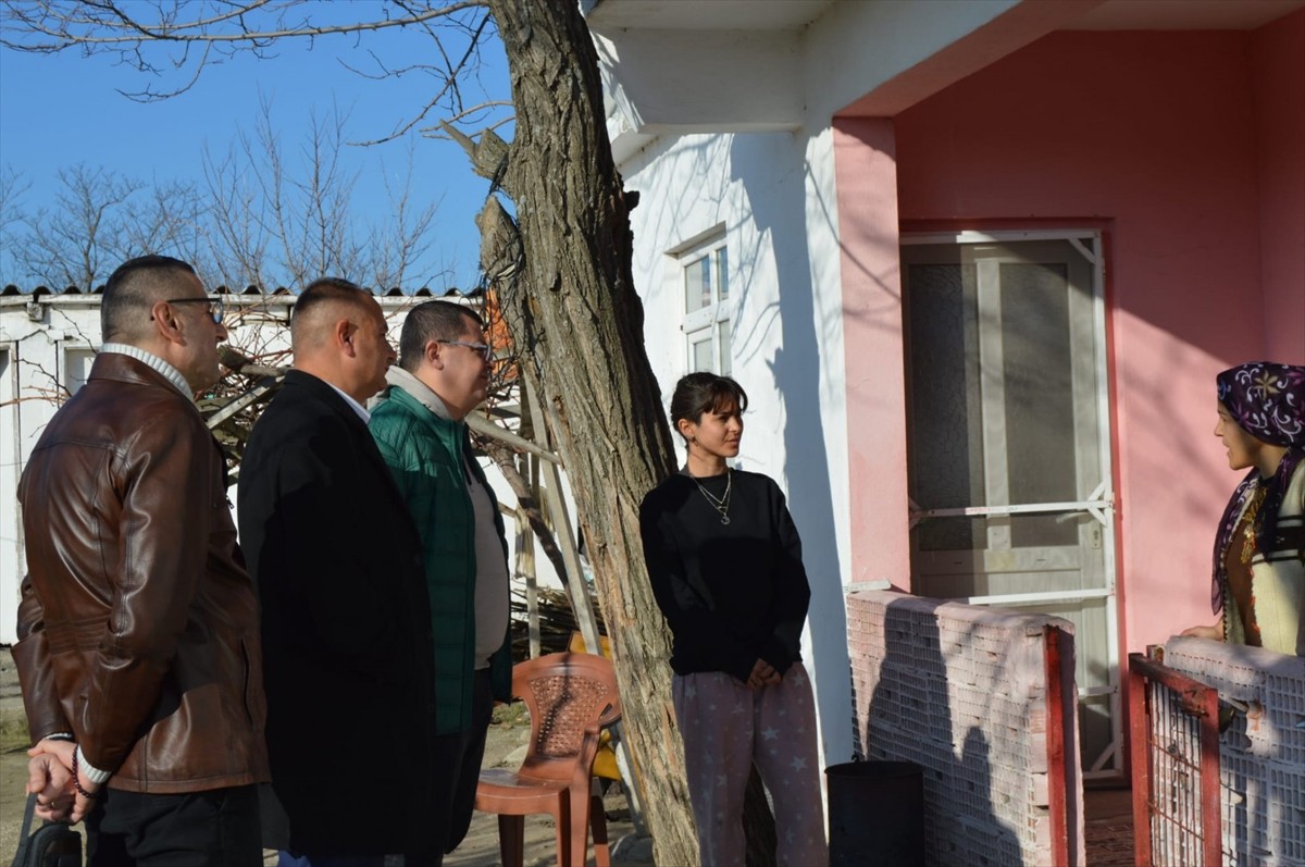 Edirne Valisi Yunus Sezer, devamsızlık yapan öğrencilerin azaltılmasına yönelik çalışmaların...