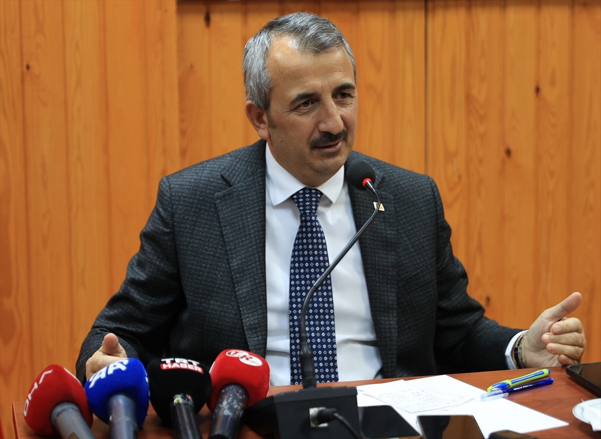 Edirne Valisi Yunus Sezer, İl Genel Meclisinin aralık ayı toplantısında Söğütlük Millet Bahçesi...