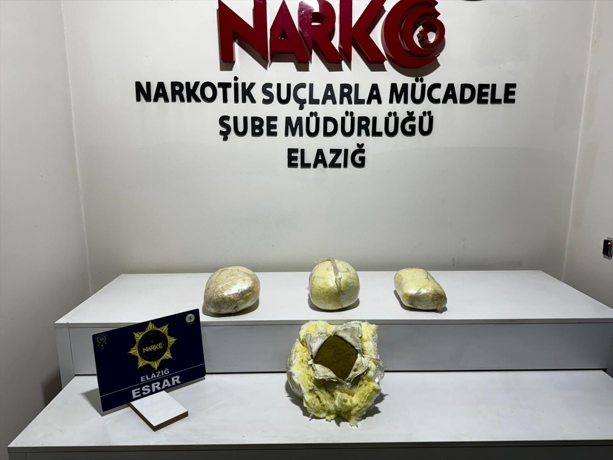 Elazığ'da evine ait depoda 7 kilo 882 gram toz esrar ele geçirilen şüpheli tutuklandı.