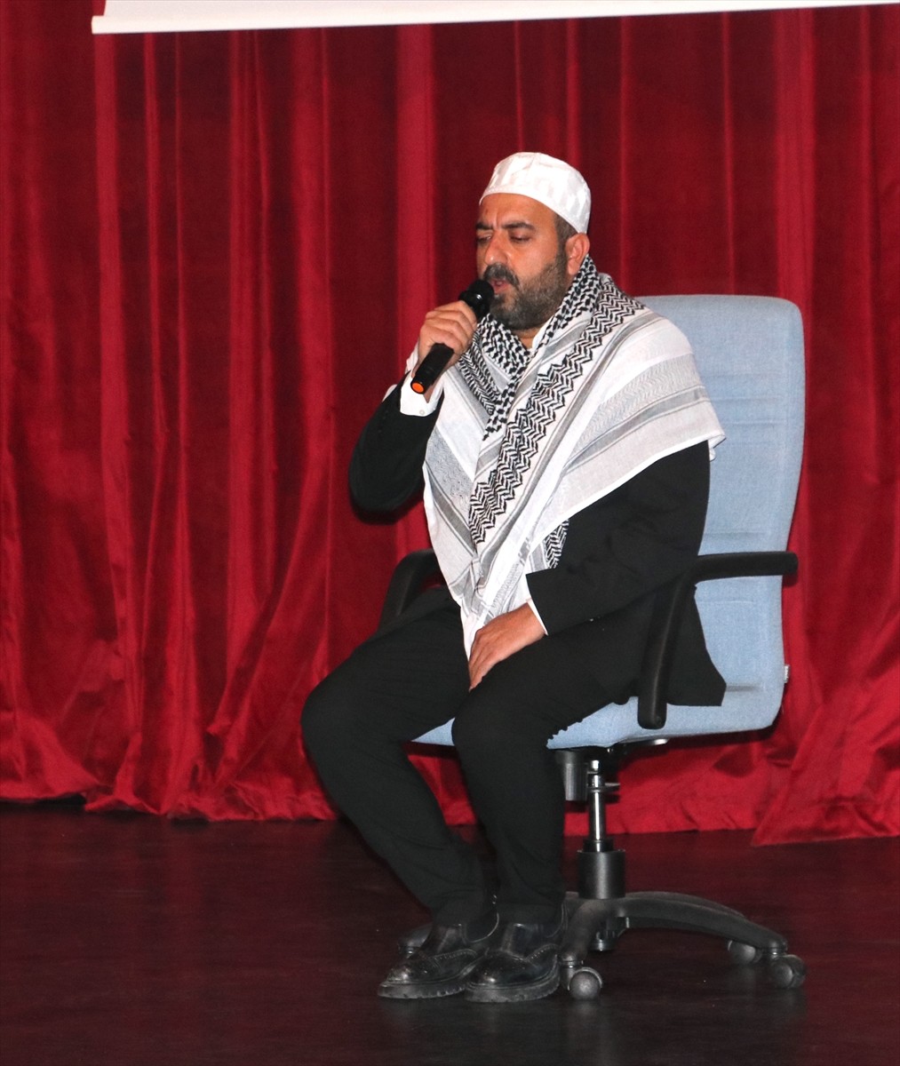 Erzurum'da, doktor ve sağlık çalışanları tarafından "Gazze'yi duyan yok mu" paneli düzenlendi....