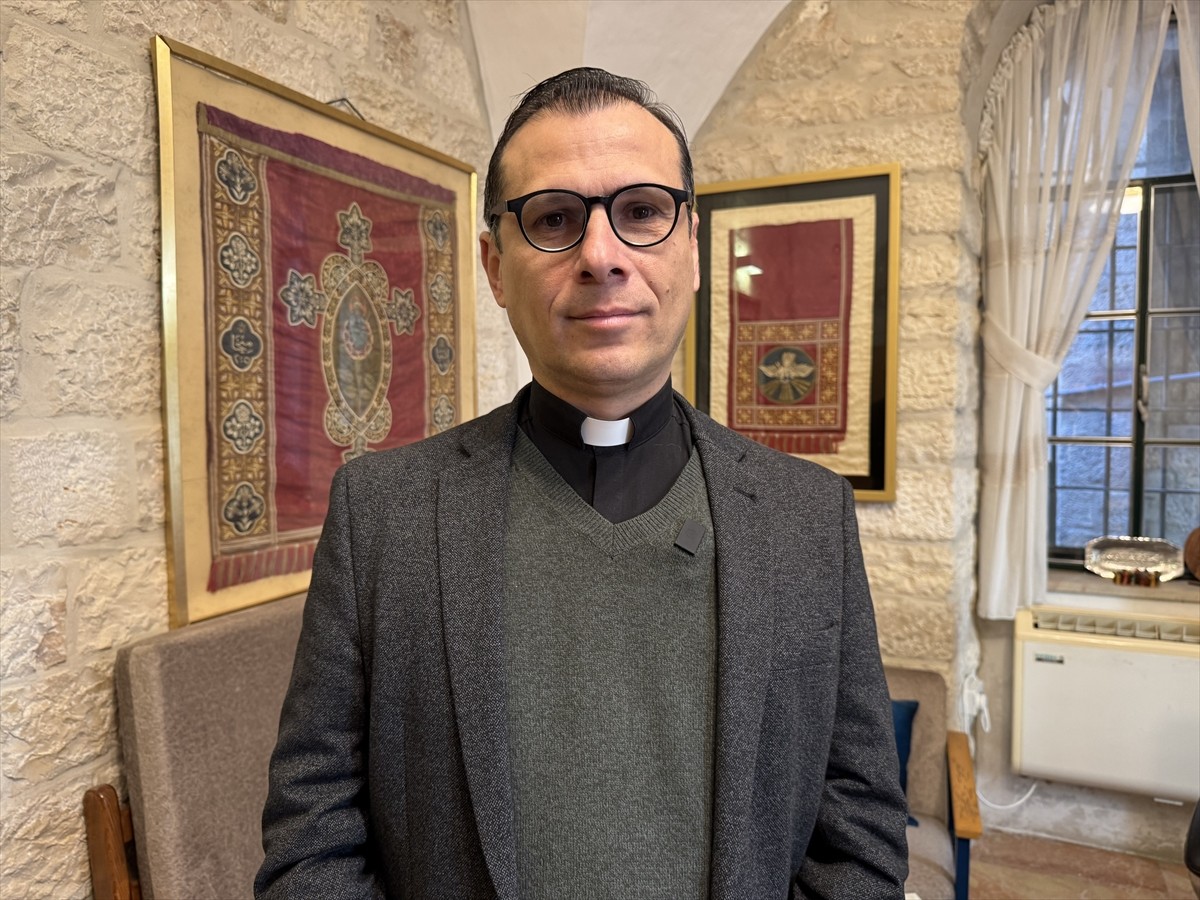 Filistin'in Batı Şeria bölgesindeki Beytüllahim kentinin Evanjelist Luther Kilisesi Papazı Munther...