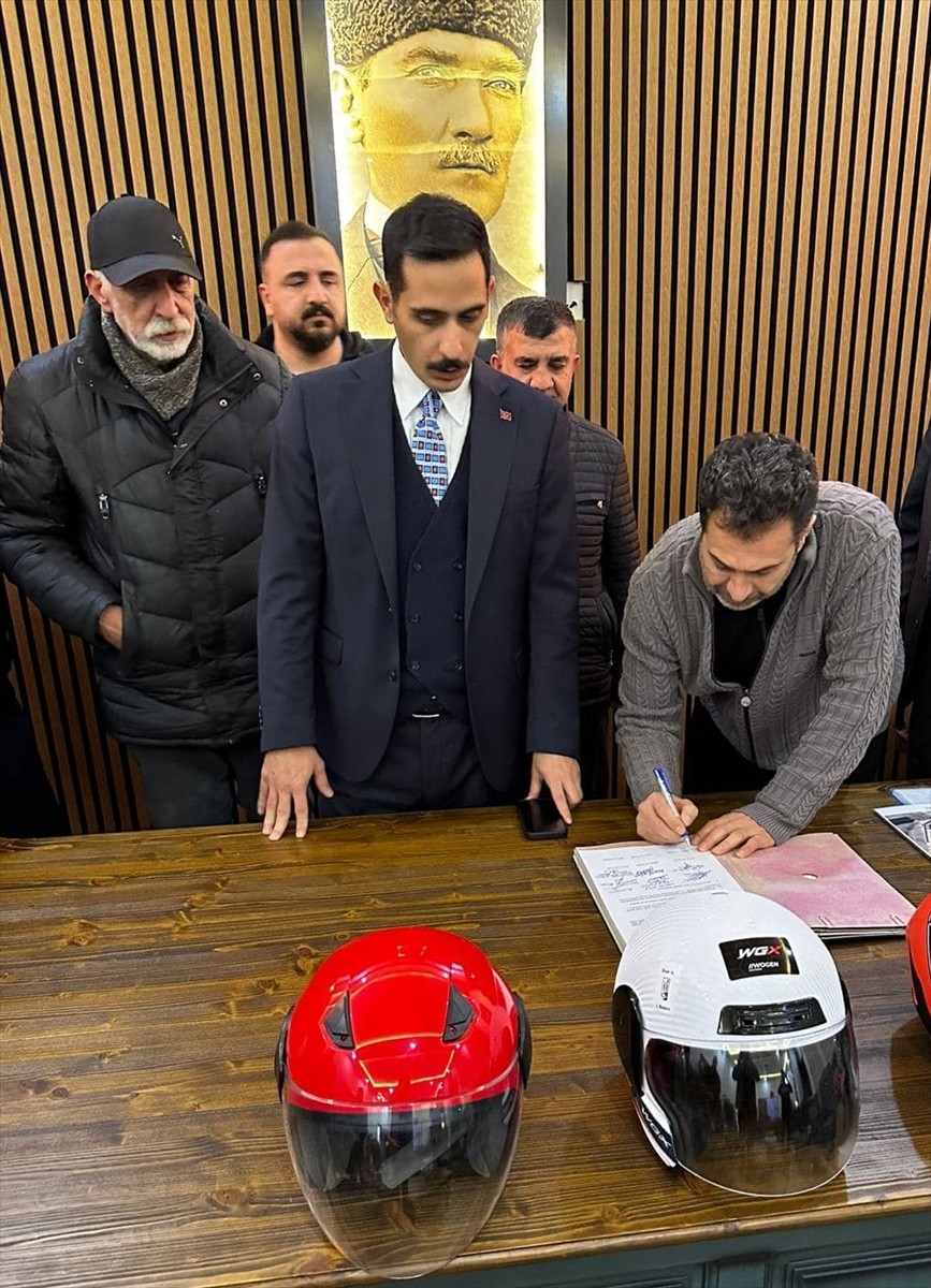 Gaziantep'in İslahiye ilçesinde kaymakamlık, kask takan motosiklet sürücülerinin yüzde 5 indirimli...