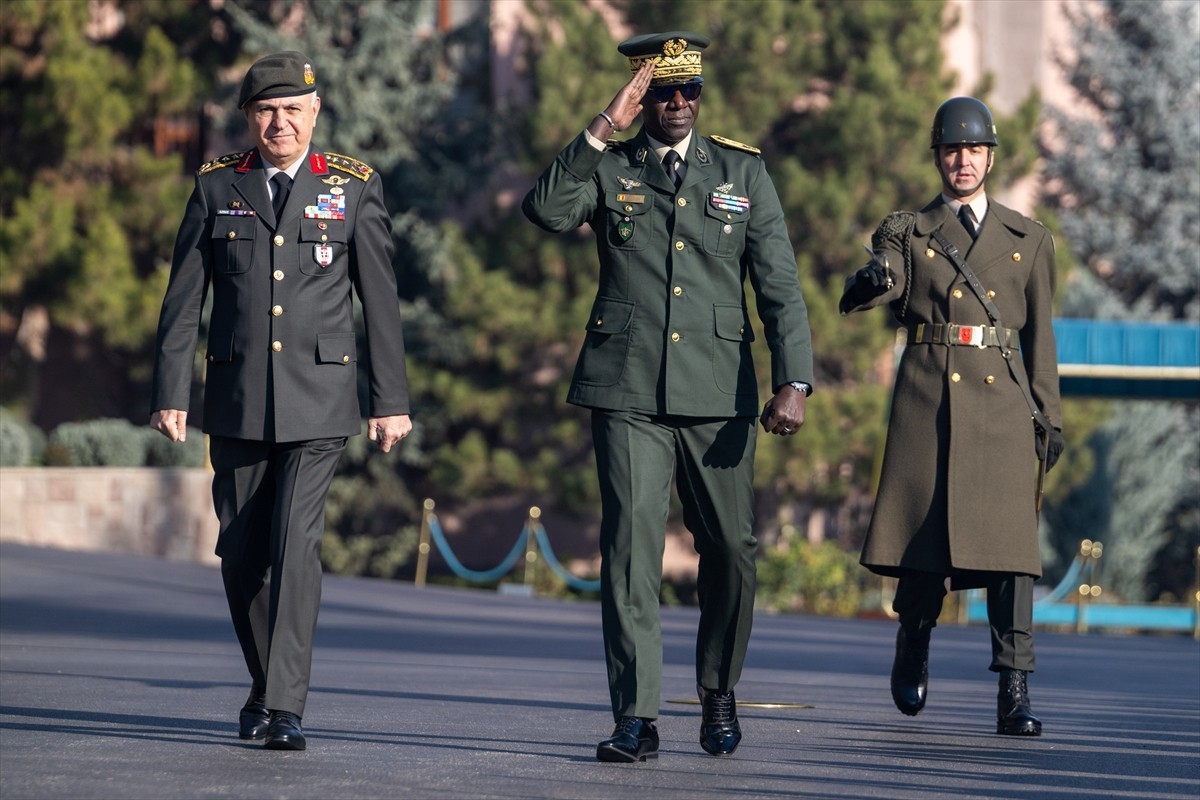 Genelkurmay Başkanı Orgeneral Metin Gürak (solda), Senegal Cumhuriyeti Genelkurmay Başkanı...