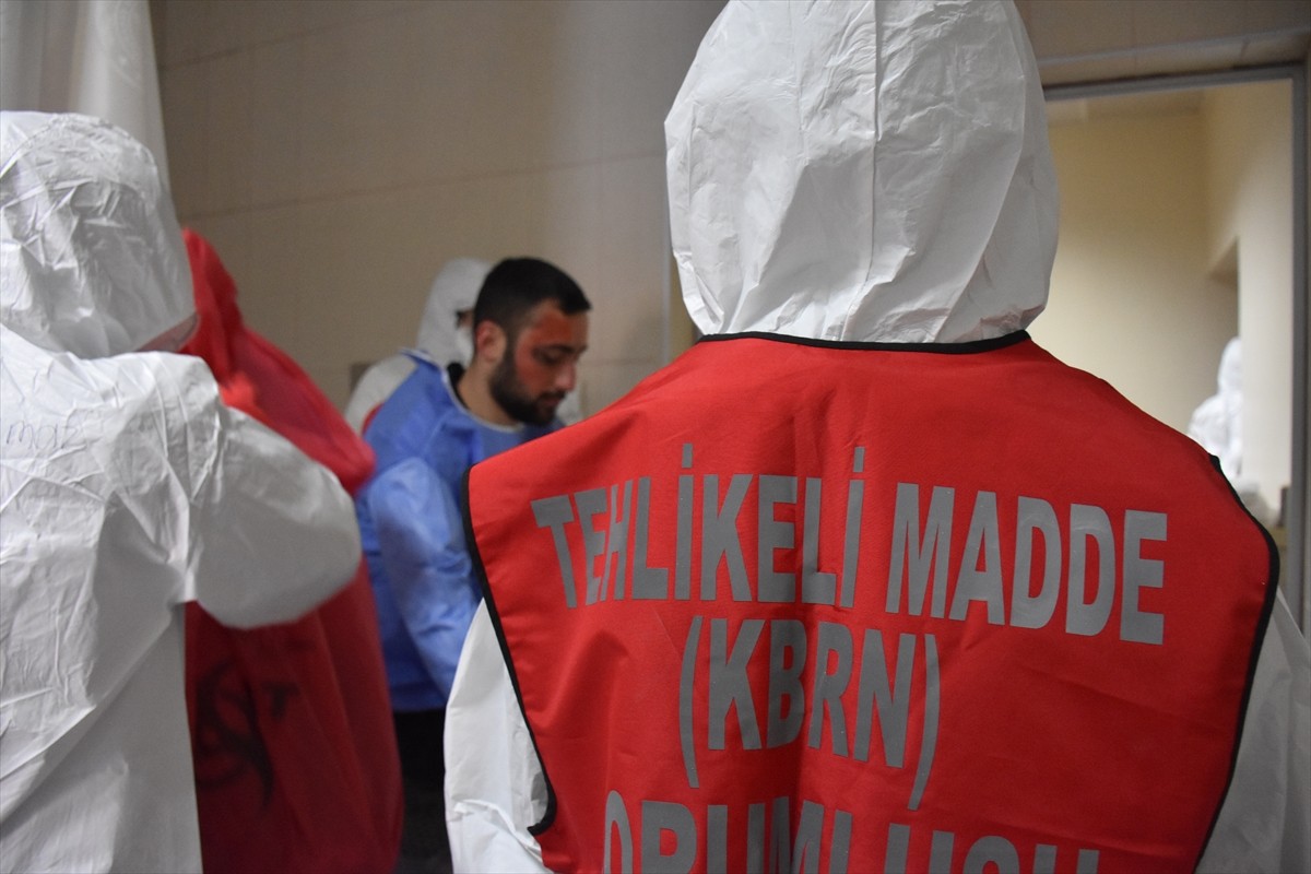 Gümüşhane Devlet Hastanesi'nde, muhtemel kimyasal, biyolojik, radyolojik ve nükleer (KBRN)...