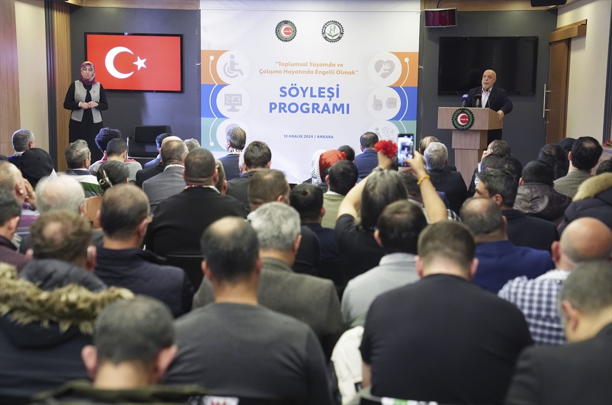 HAK-İŞ Genel Başkanı Mahmut Arslan, Konfederasyon Genel Merkezi'nde düzenlenen "Toplumsal Yaşamda...