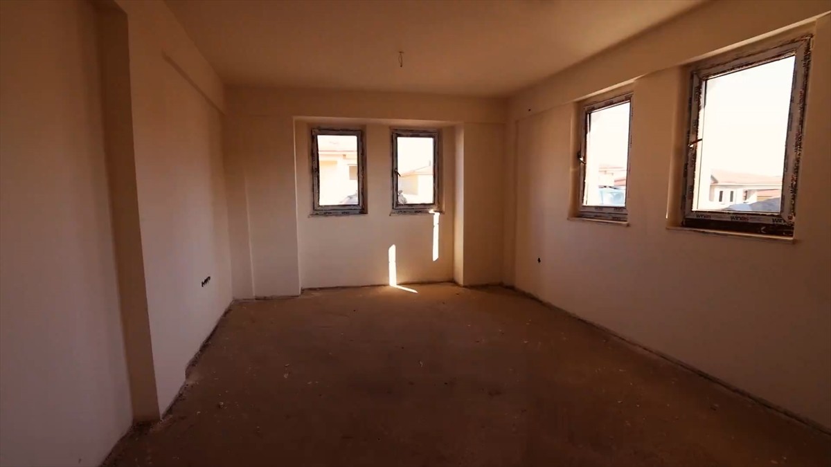 Hatay'ın Altınözü ilçesinde 6 Şubat 2023'teki depremlerin ardından yapımına başlanan Yunushan...