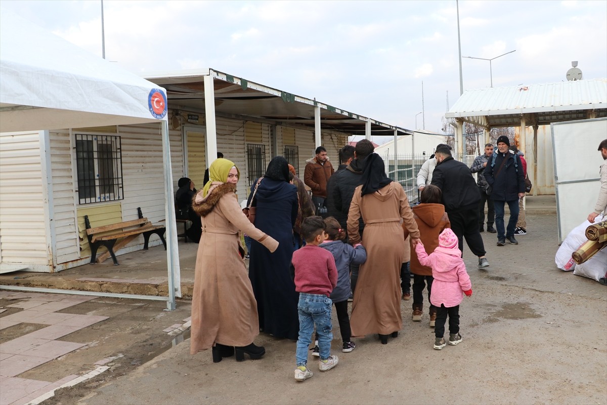 İç savaş sırasında Türkiye'ye sığınan Suriyelilerin 61 yıllık Baas rejiminin devrilmesi sonrasında...