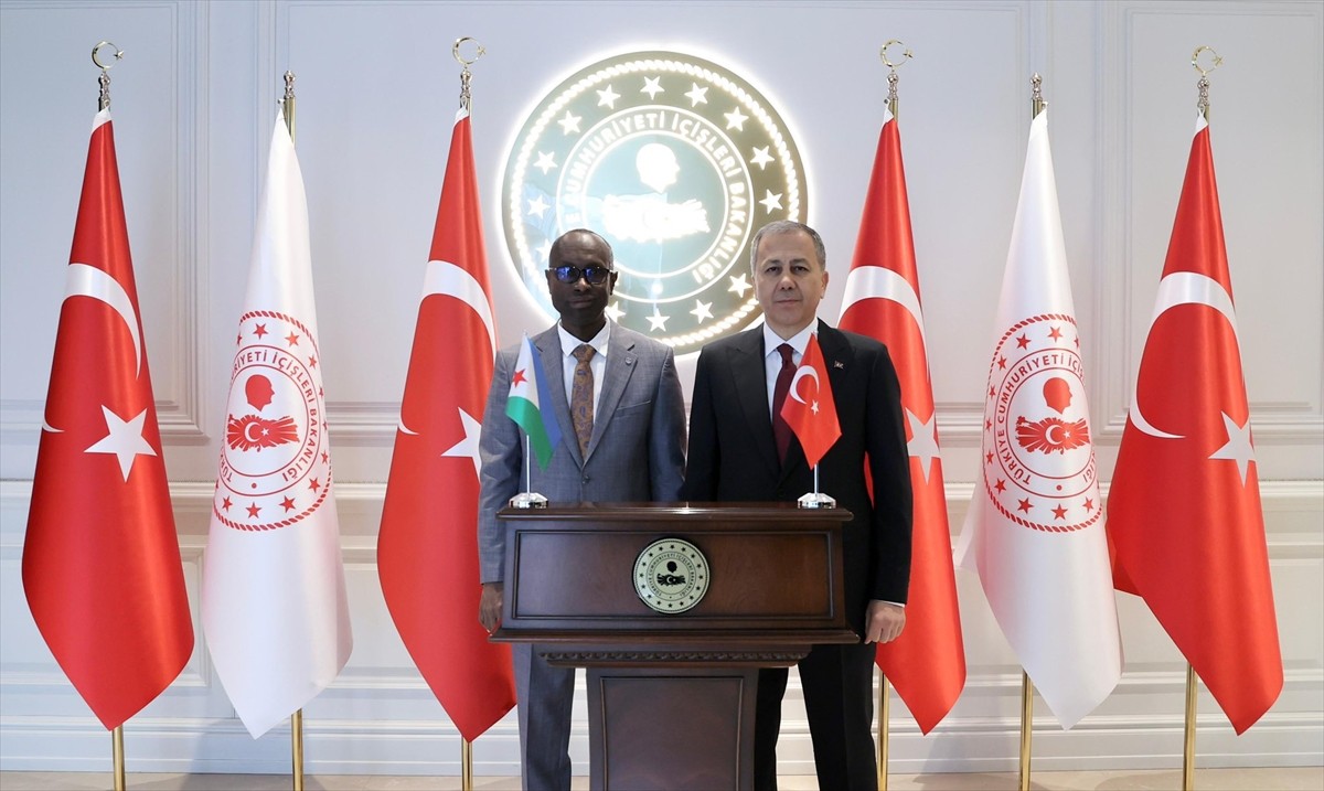İçişleri Bakanı Ali Yerlikaya, Cibuti İçişleri Bakanı Said Nouh Hassan ile bir araya geldi.
