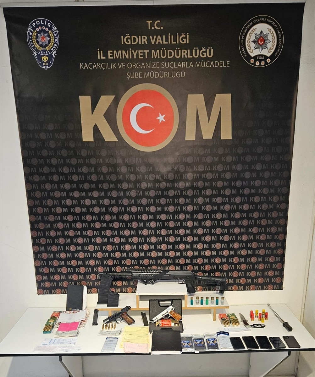 Iğdır'da düzenlenen tefecilik operasyonunda 8 şüpheli gözaltına alındı. Adreslerde yapılan aramada...