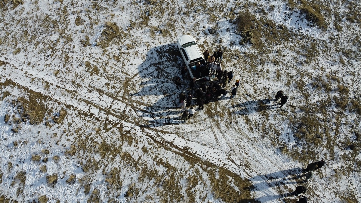 Iğdır Üniversitesi Avcılık ve Yaban Hayatı Bölümü öğrencileri, akademisyenlerle yaban hayvanları...