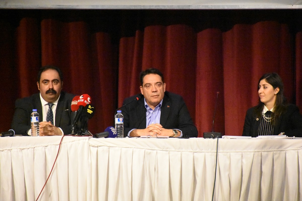 İkinci Cumhurbaşkanı İsmet İnönü, vefatının 51. yılında memleketi Malatya'da anıldı. CHP Genel...