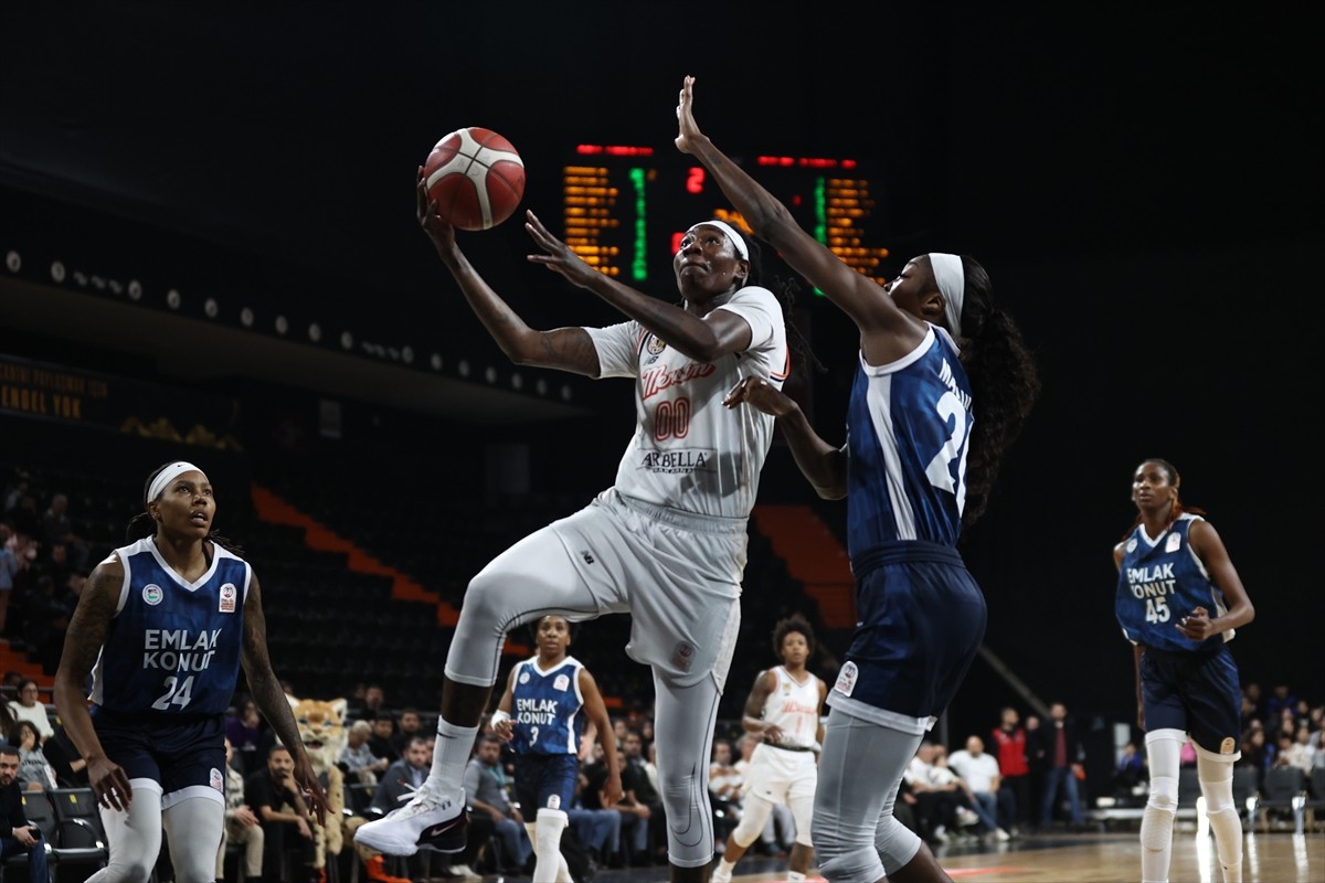 ING Kadınlar Basketbol Süper Ligi'nin 14. haftasında ÇBK Mersin, Servet Tazegül Spor Salonu'nda...