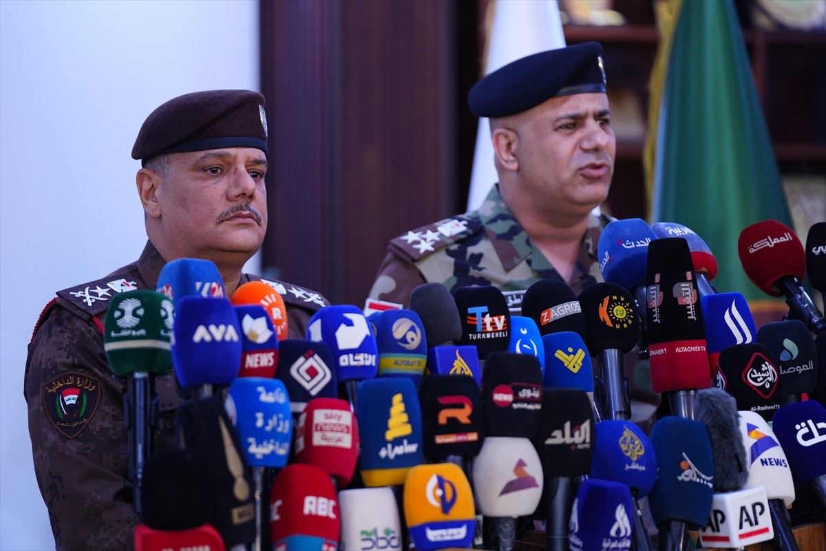 Irak İçişleri Bakanlığı Sözcüsü Mikdad Miri (sağda) ile Irak Sınır Kuvvetleri Komutanı Muhammed...