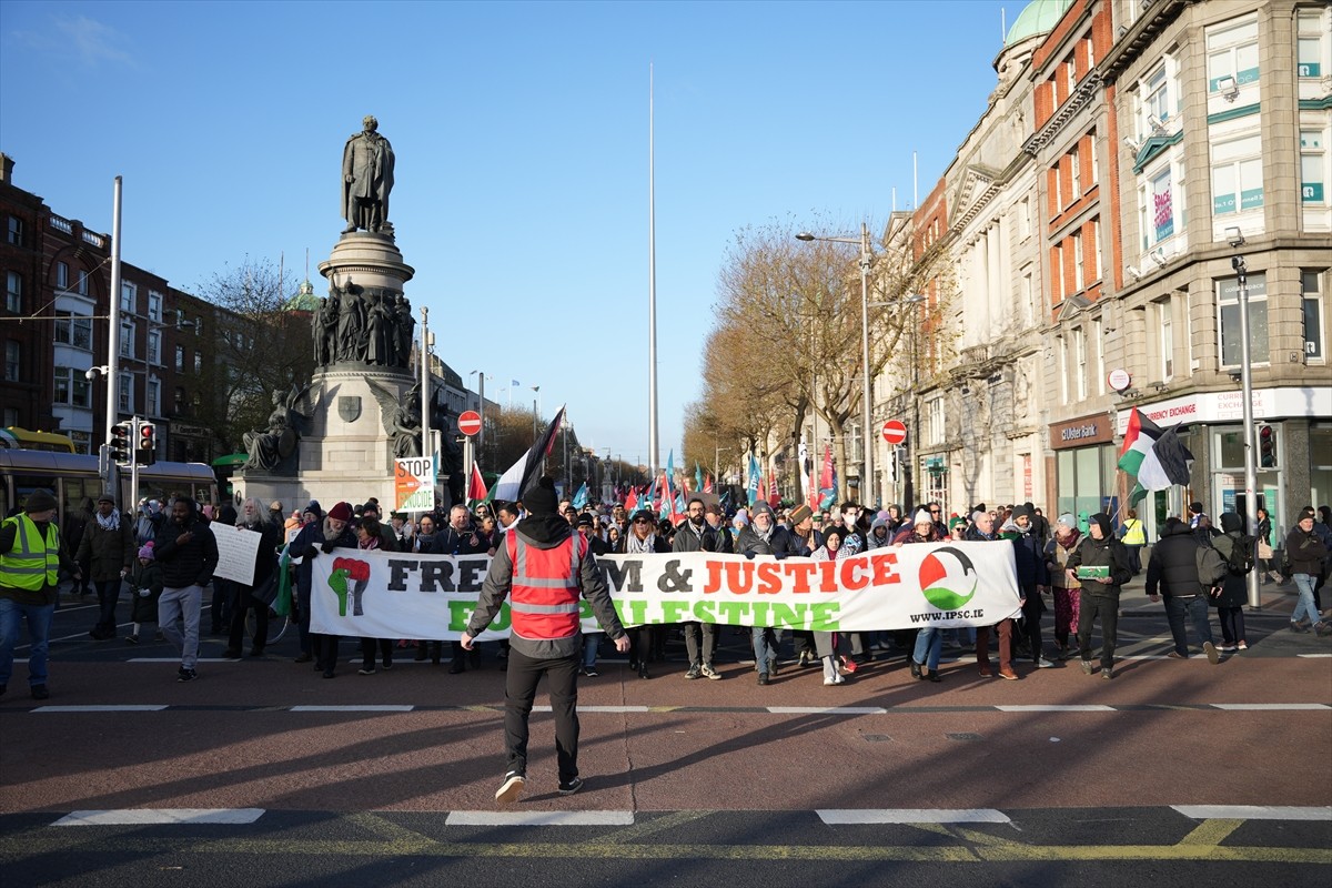 İrlanda’nın başkenti Dublin’de Filistin’e destek amacıyla yürüyüş düzenlendi. İrlanda Filistin...
