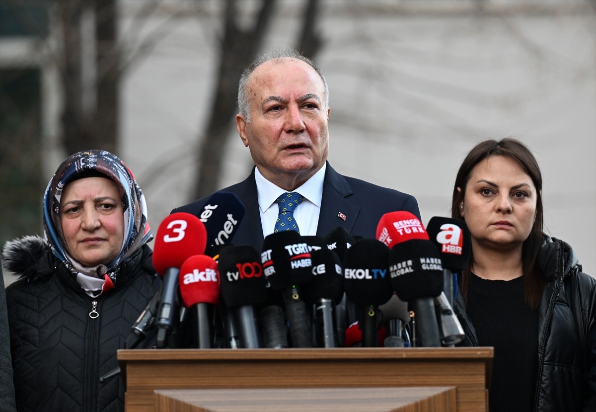 İşçi, işveren ve hükümet temsilcilerinden oluşan Asgari Ücret Tespit Komisyonu, 2025'te geçerli...