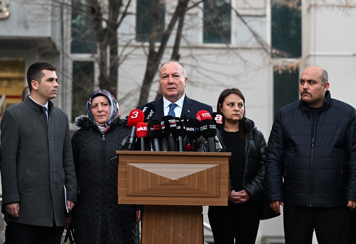 İşçi, işveren ve hükümet temsilcilerinden oluşan Asgari Ücret Tespit Komisyonu, 2025'te geçerli...