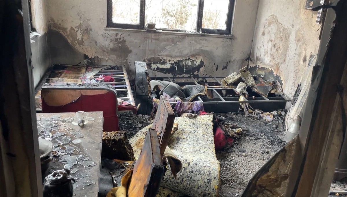  Isparta'da eşine kızarak evini yaktığı iddia edilen kişi gözaltına alındı.