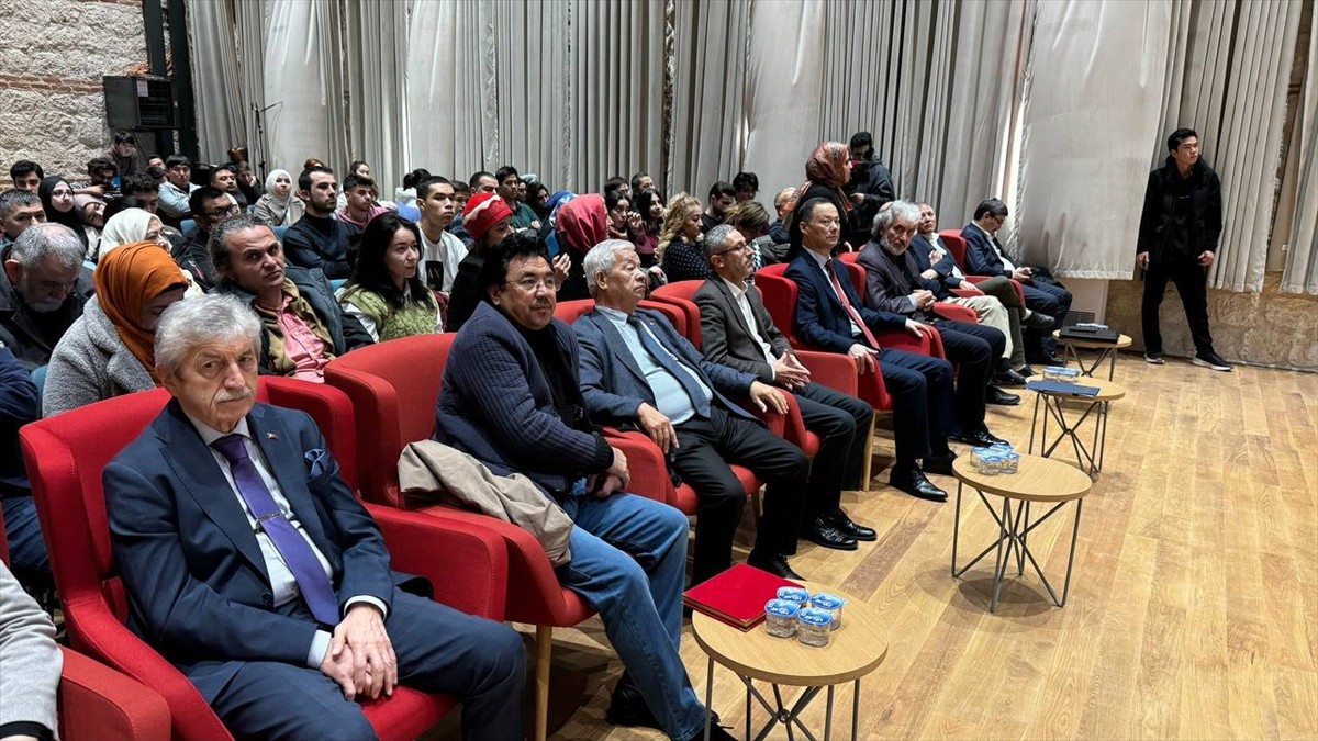 İstanbul'da, Kırgız devletinin temelini oluşturan Kara Kırgız Özerk Bölgesi'nin kuruluşunun...