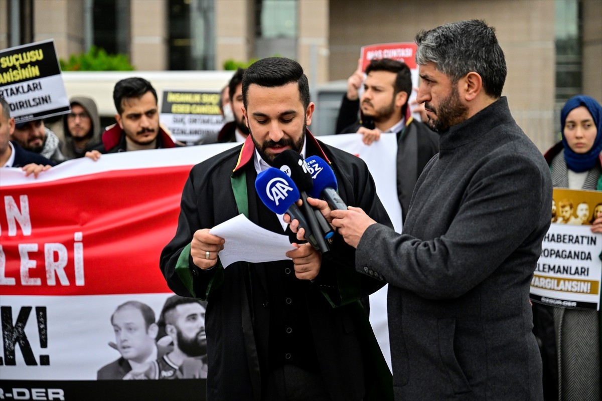 İstanbul'da, Suriye'de çöken Baas rejiminin lideri Beşşar Esed'in propagandasını yaptıkları...