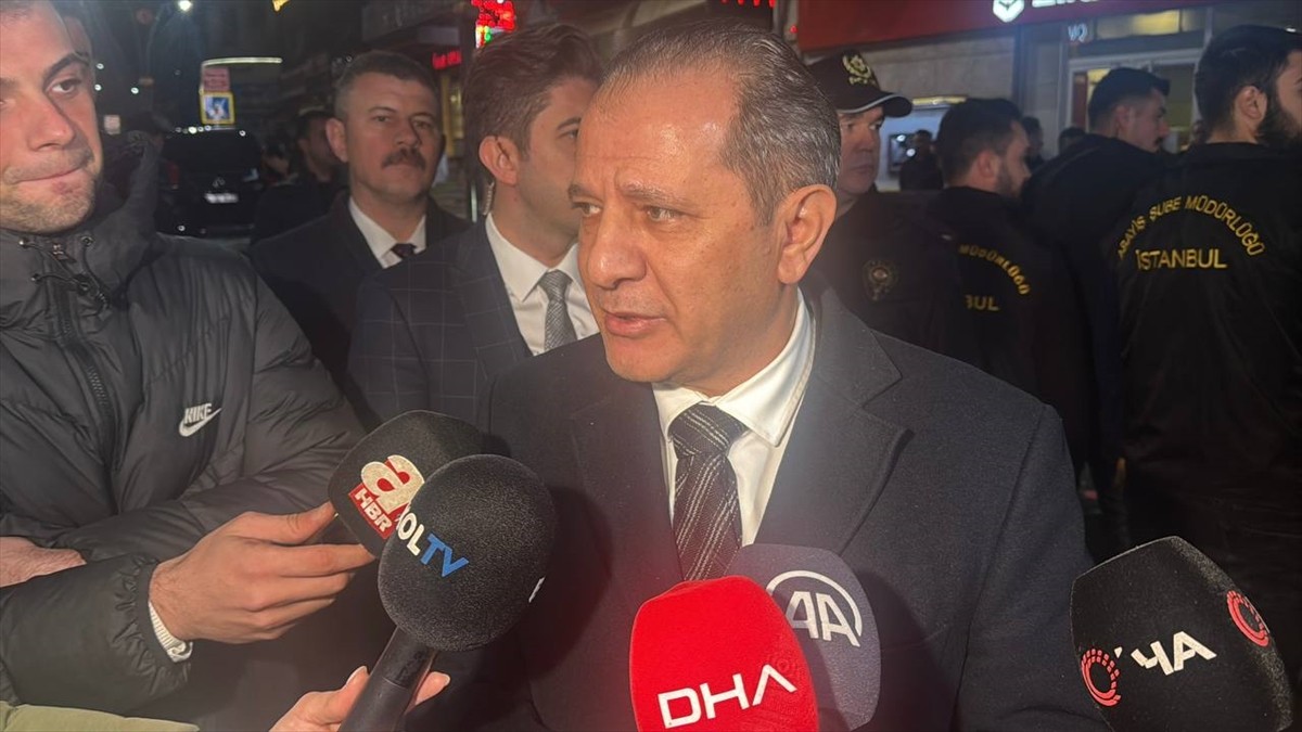 İstanbul Emniyet Müdürü Selami Yıldız, Bağcılar'da polis ekiplerince gerçekleştirilen geniş çaplı...