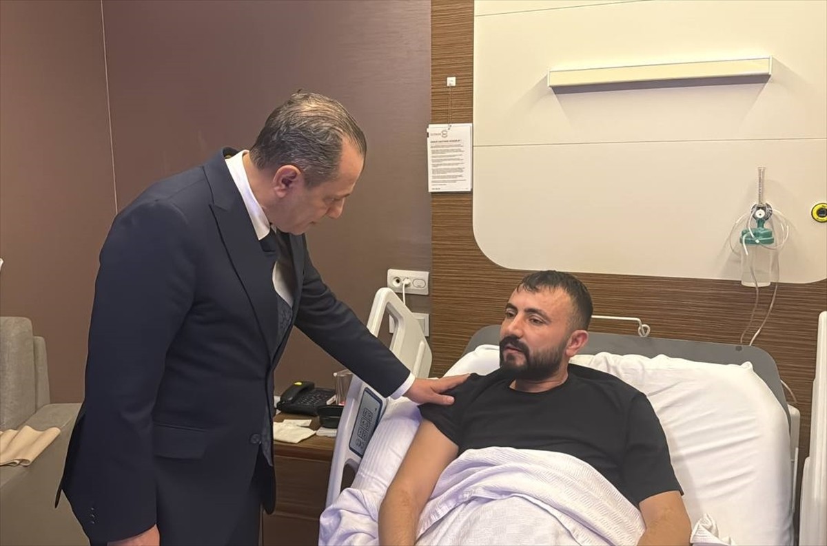 İstanbul Emniyet Müdürü Selami Yıldız, Esenyurt'ta düzenlenen operasyon sırasında yaralanan polis...