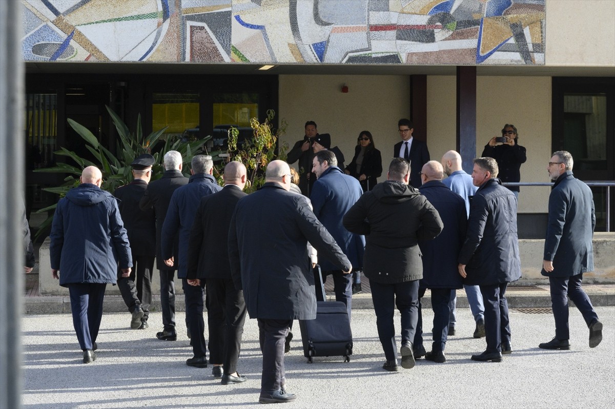 İtalya'da Başbakan Yardımcısı ve Ulaştırma-Altyapı Bakanı ve aşırı sağcı Lig Partisinin lideri...