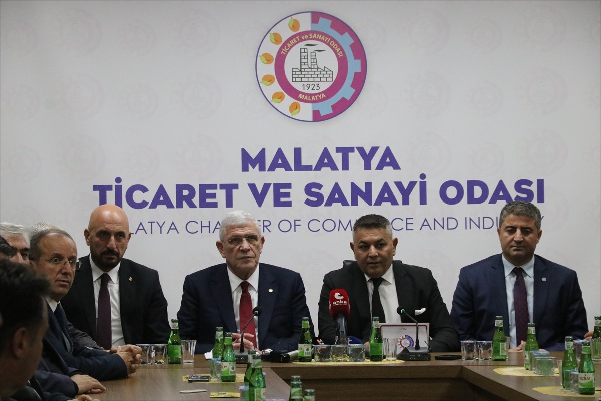 İYİ Parti Genel Başkanı Müsavat Dervişoğlu, çeşitli temaslarda bulunmak üzere geldiği Malatya'da 6...