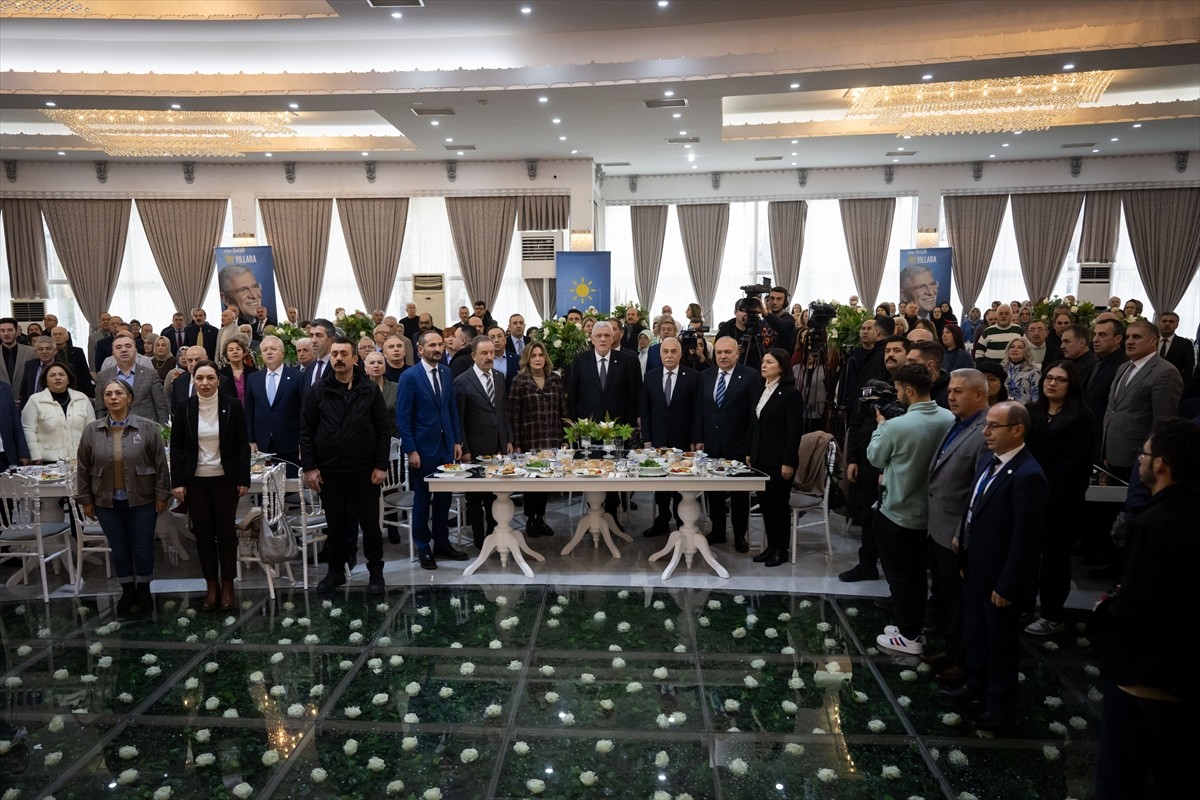 İYİ Parti Genel Başkanı Müsavat Dervişoğlu, partisinin Etimesgut İlçe Başkanlığınca bir toplantı...