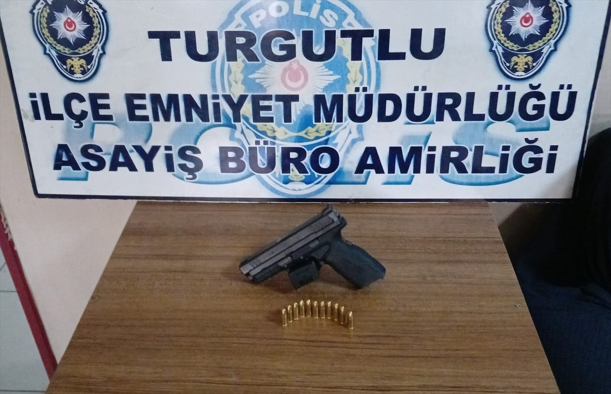 İzmir'de Beydağ İlçesi Müftülüğünde görevli memur Selman Başer, kurumda uğradığı silahlı saldırı...