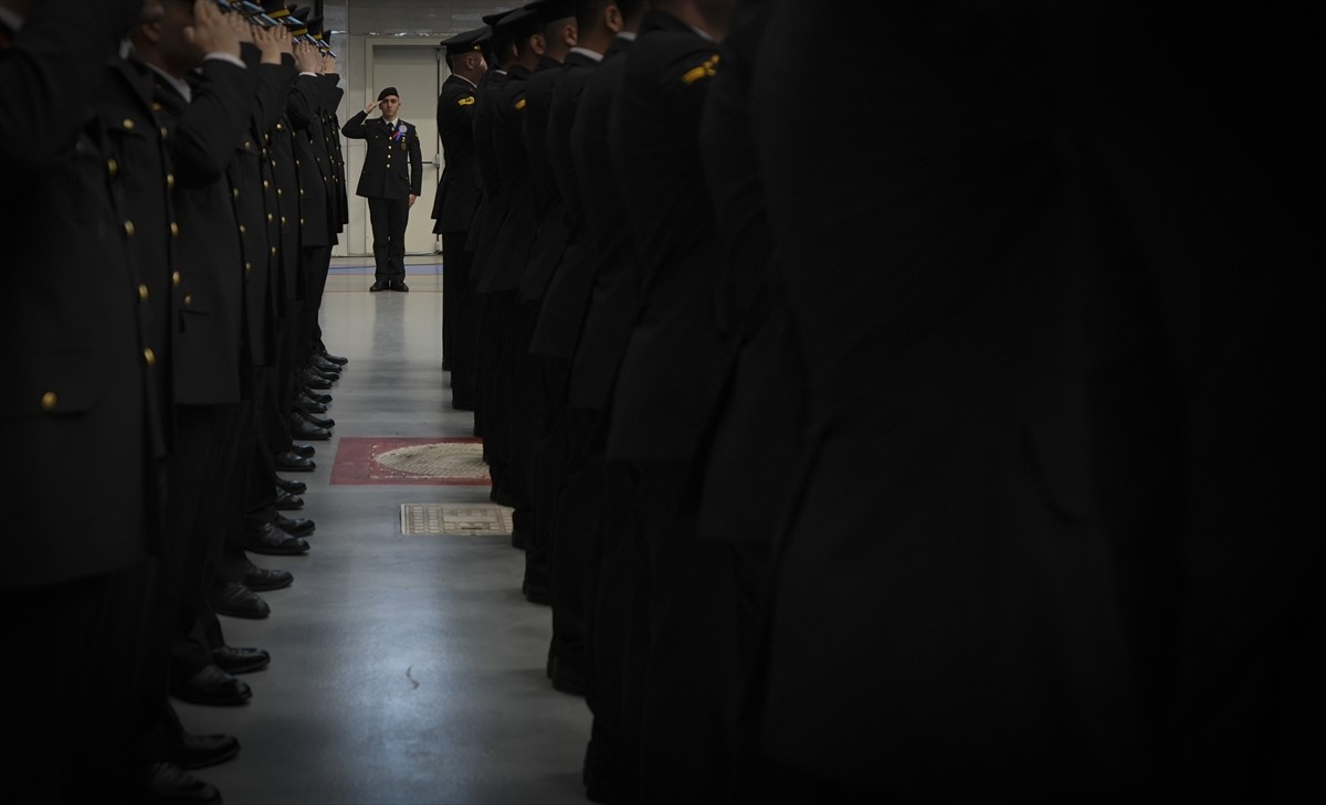 Jandarma Havacılık Akademisi Komutanlığında temel kurslara katılarak eğitimini tamamlayan 137...