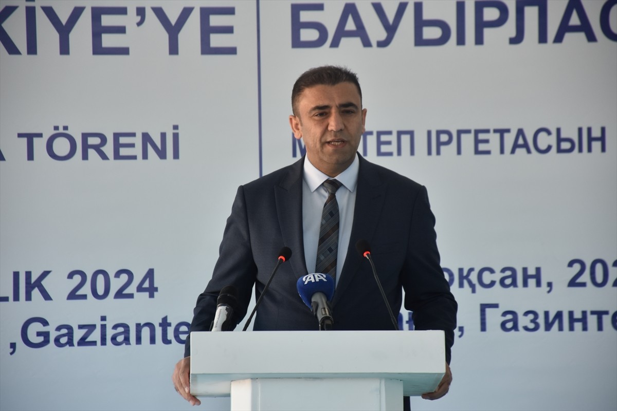 Kahramanmaraş merkezli depremlerden etkilenen Gaziantep'in Nurdağı ilçesinde, Kazakistan...