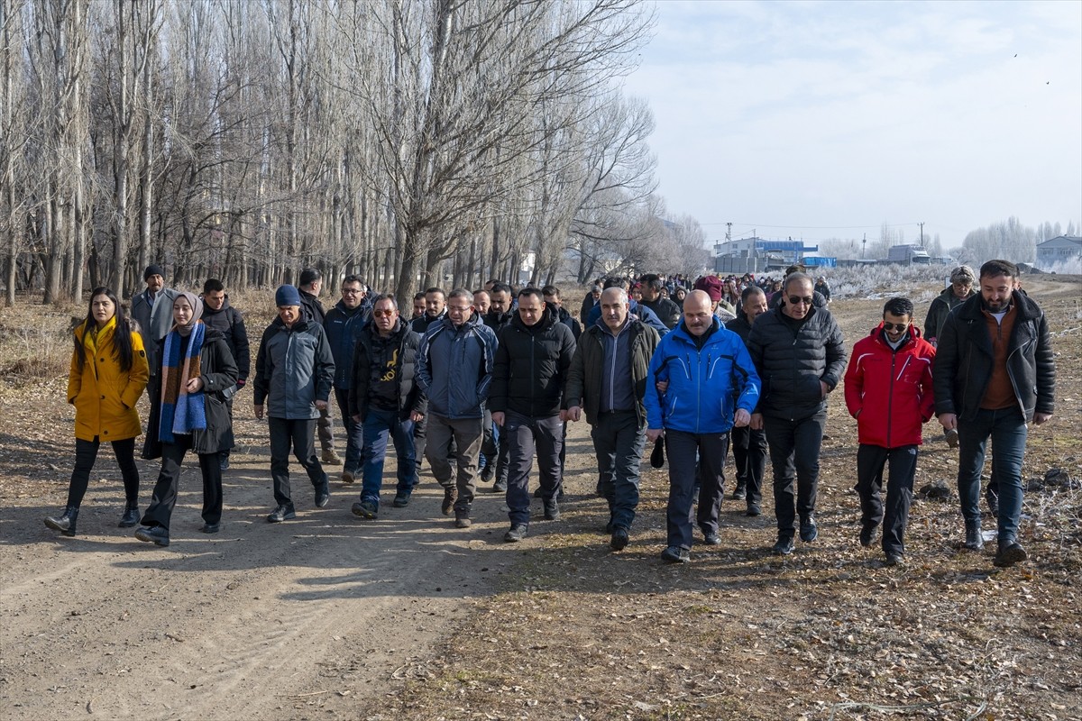 Kars'ın Susuz ilçesinde kentin tanıtımına katkı sunması amacıyla "Kültür Yolu Doğa Yürüyüşü"...