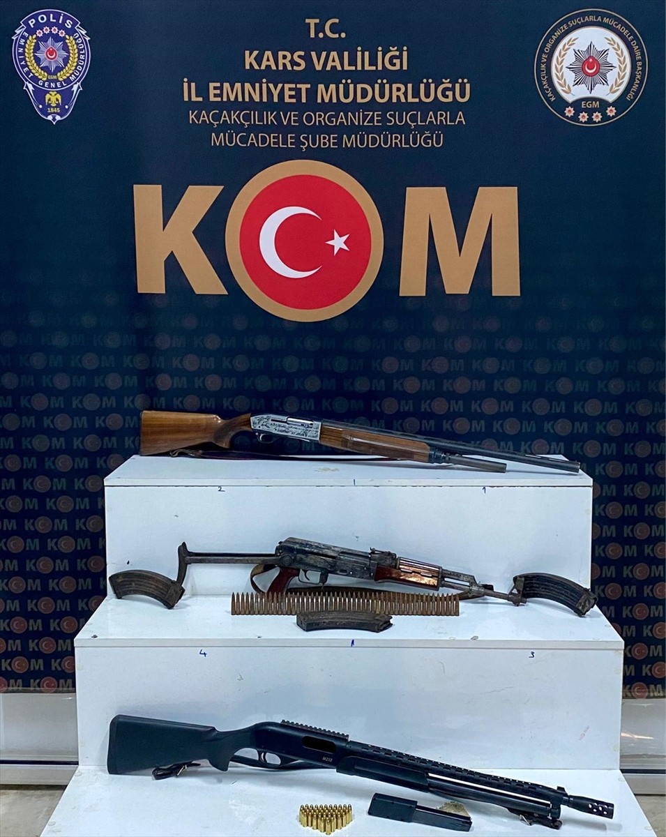 Kars'ta yasa dışı silah ticareti operasyonunda yakalanan 13 zanlıdan 3'ü tutuklandı. Aramada, 3...