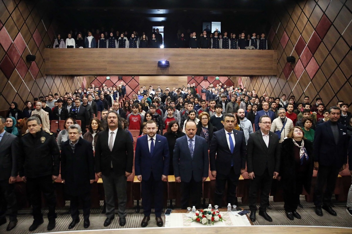 Kastamonu'da hayata geçirilen "Dijitale Yön Verecek Gençlik" projesinin açılışı yapıldı. Valilik...
