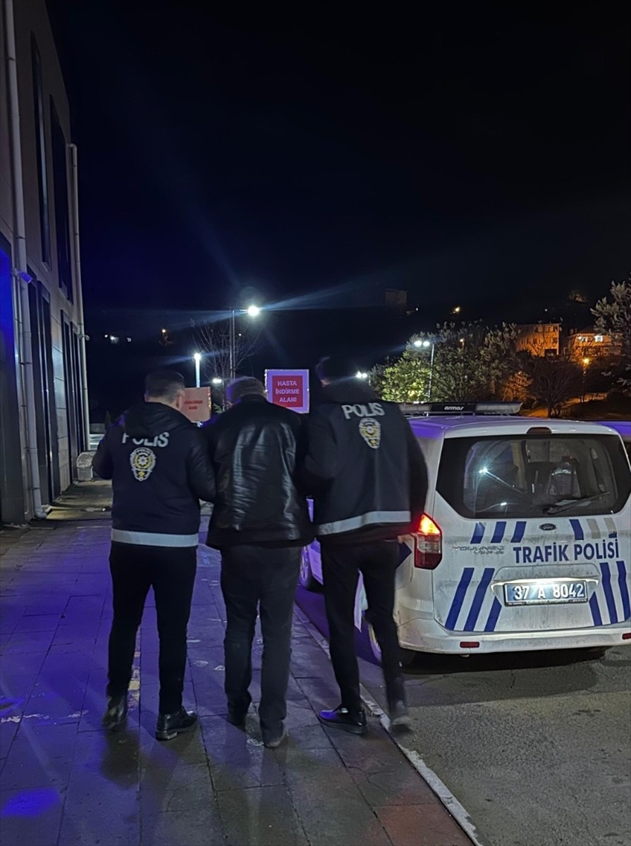 Kastamonu'nun Cide ilçesinde uyuşturucuyla yakalanan 2 kişi tutuklandı.