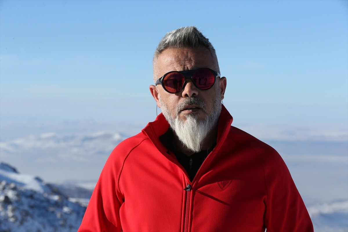 Kayseri'de Erciyes Dağı'nın eteklerindeki Hacılar ilçesi, hemen her evden birkaç kayakçı ve dağcı...