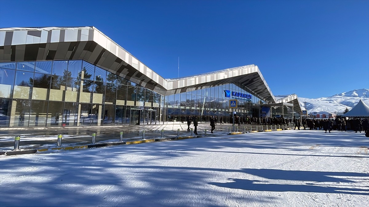 Kırgızistan'da, Tanrı Dağı'ndan ilham alınarak tasarlanan ve yeniden inşa edilen Karakol...