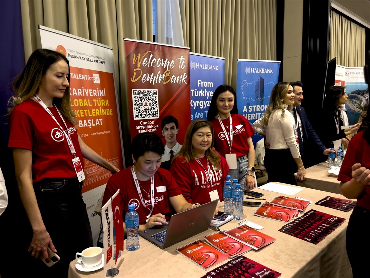 Kırgızistan'ın başkenti Bişkek'te Türk şirketlerinin iş fırsatlarını tanıttığı ve işverenlerin...
